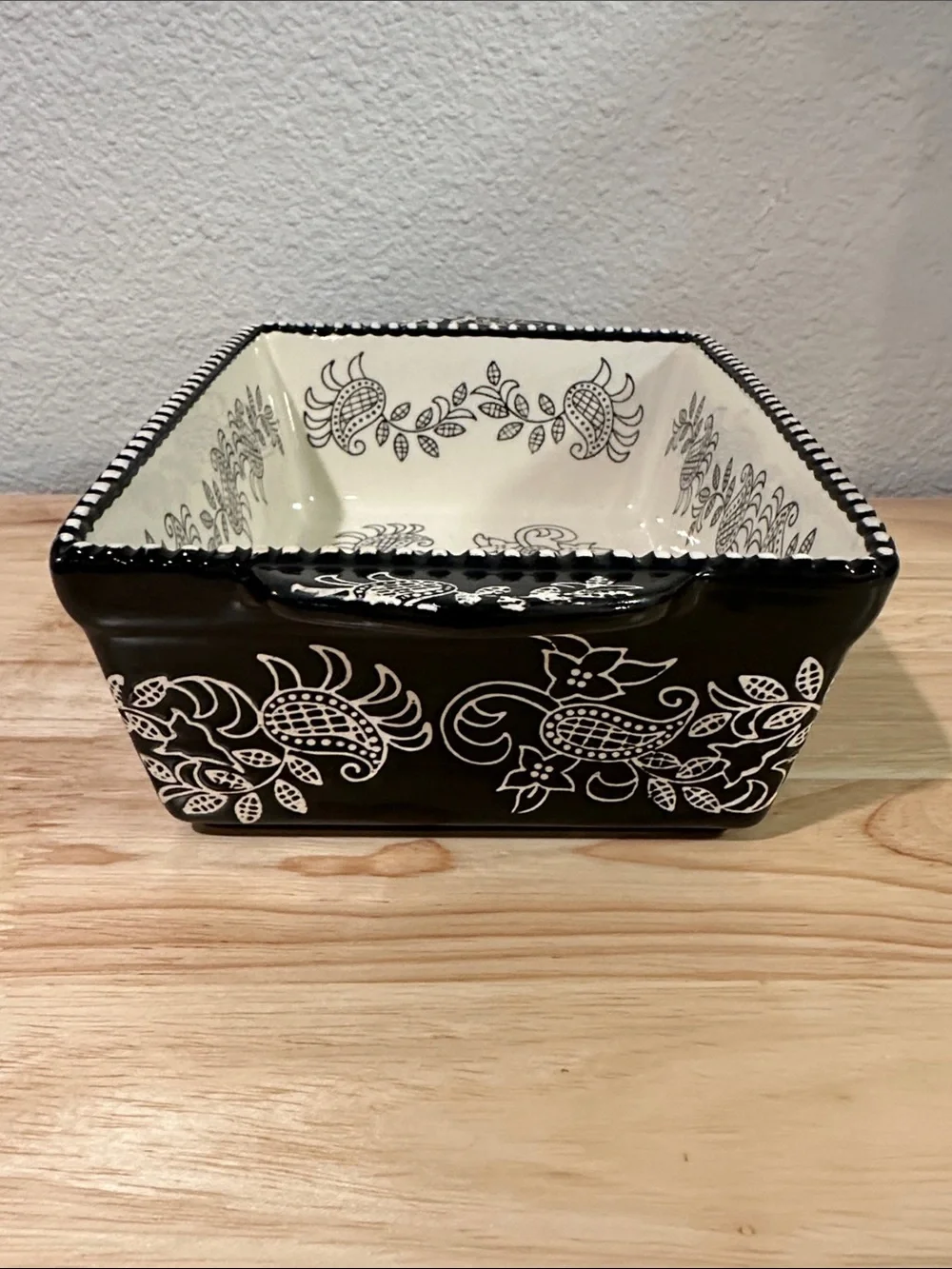 Baum Paisley/Botanical/Floral Black and White Casserole Pan